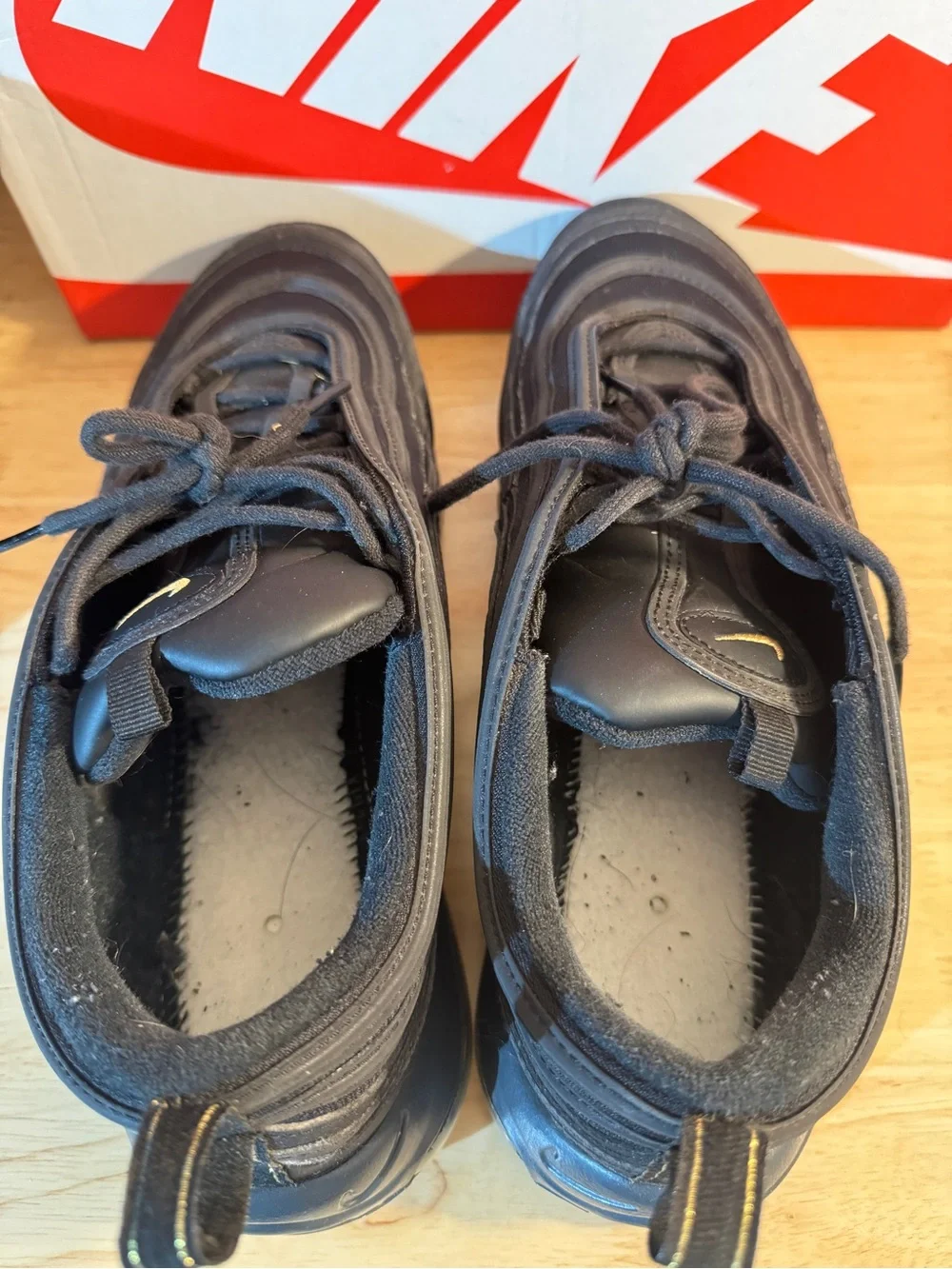 Nike Men’s Air Max 97 Black and Gold Size 10.5D